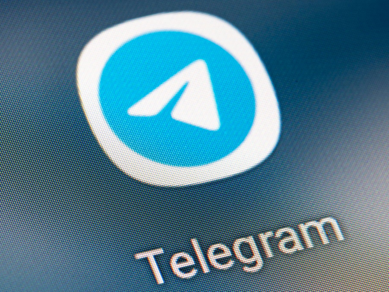 Telegram will bei Bekämpfung illegaler Inhalte innerhalb «der Standards der Branche» liegen. (Archivbild) - Foto: Fabian Sommer/dpa