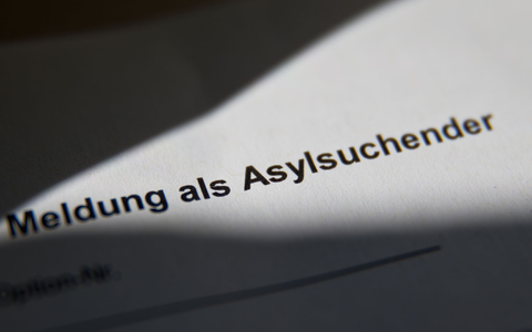 Unter welchen Bedingungen sind Asylverfahren in sogenannten sicheren Drittstaaten möglich? - Foto: Daniel Karmann/dpa
