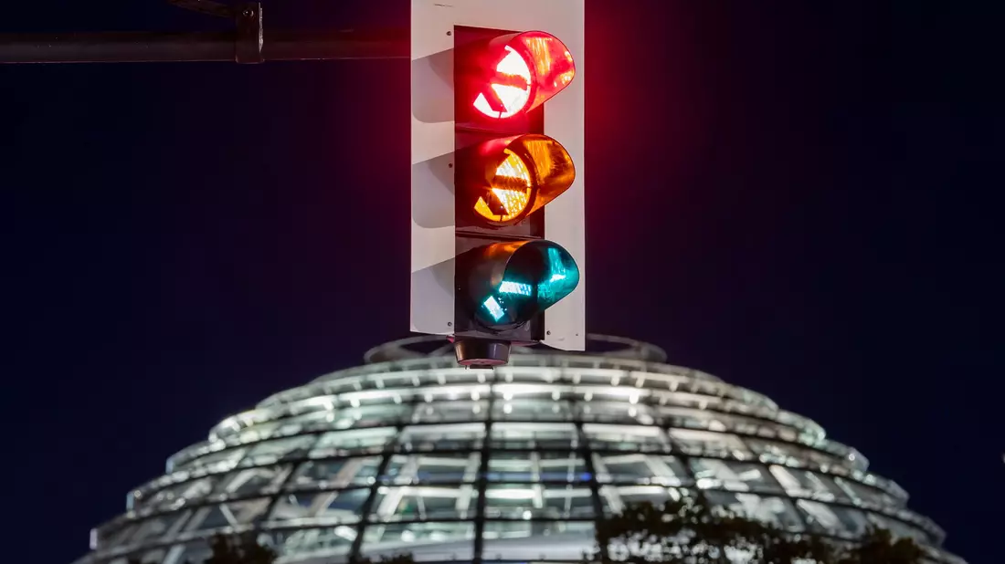 Auch die Ampel-Regierung hat gute Vorsätze für das kommende Jahr. - Bild: Christoph Soeder/dpa
