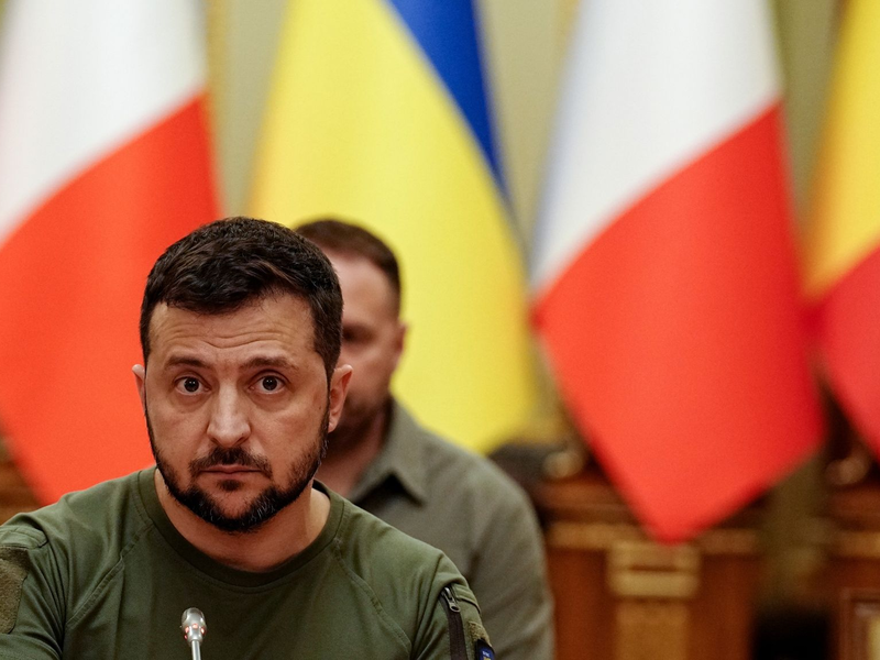 Wolodymyr Selenskyj auf dem Weg zum Bundeskanzleramt. - Foto: Kay Nietfeld/dpa