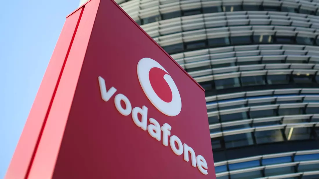 Vodafone hat seinen Kundenschwund im Mobilfunkgeschäft in Deutschland vorerst gestoppt, liegt aber noch weit hinter der Konkurrenz. - Bild: Federico Gambarini/dpa