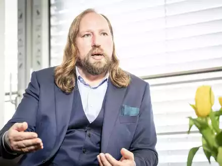 Grünen-Politiker Anton Hofreiter hat eine klare Meinung zu Rüstungsexporten. - Foto: Michael Kappeler/dpa