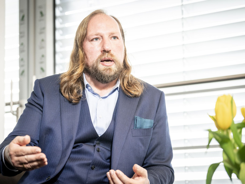 «Herr Merz macht es immer schwieriger, mit ihm zu regieren», sagt Grünen-Politiker Anton Hofreiter. - Foto: Michael Kappeler/dpa