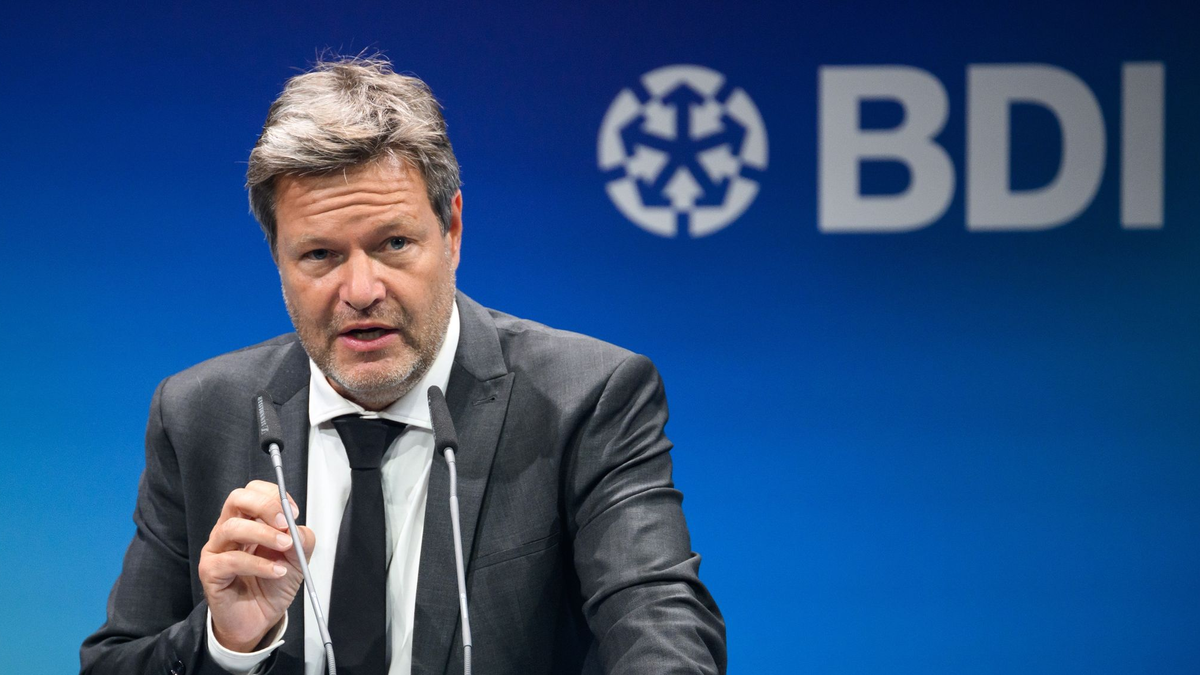 Robert Habeck (Bündnis 90/Die Grünen), hat sich zum Kohleausstieg geäußert. - Foto: Bernd von Jutrczenka/dpa