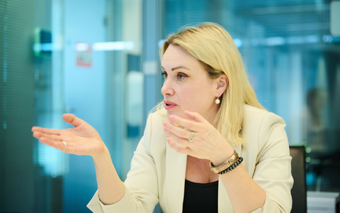 Marina Owsjannikowa bei einem Interview mit der Deutschen Presse-Agentur im Juni 2022. - Foto: Annette Riedl/dpa