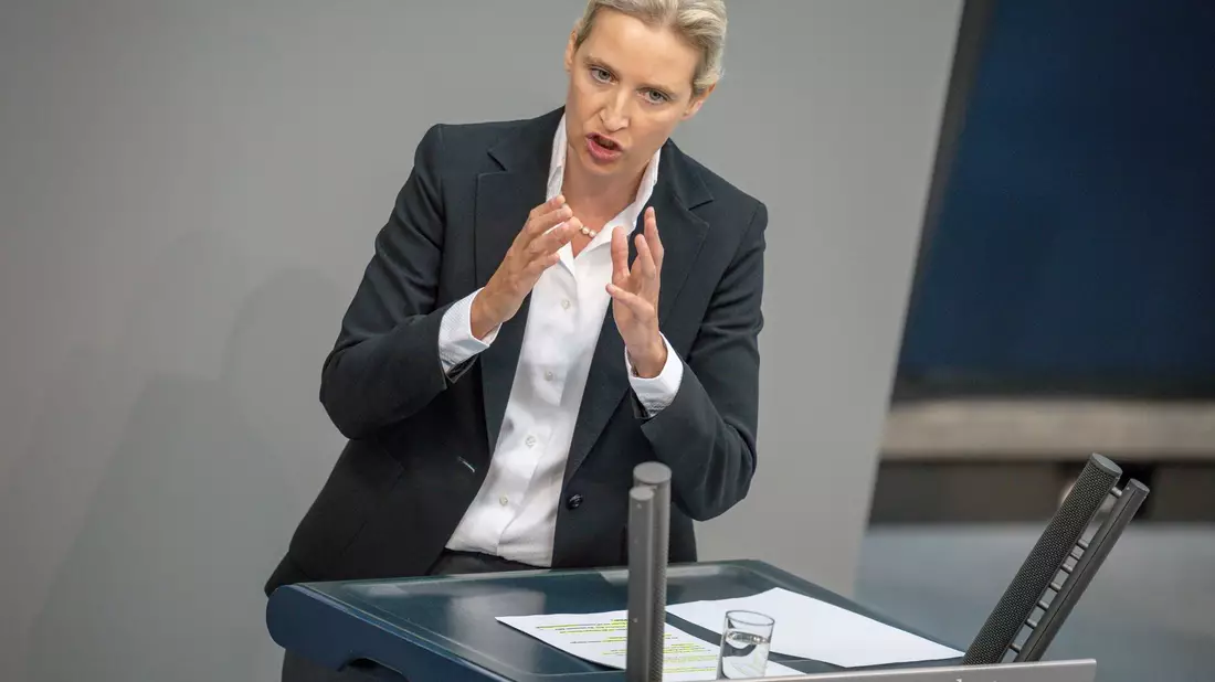 Alice Weidel bildet zusammen mit Tino Chrupalla die Doppelspitze der AfD. - Bild: Michael Kappeler/dpa