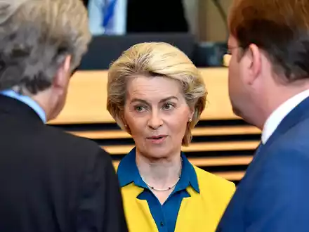 Die Spitzenkandidatin für die Europäische Kommission und derzeitige Präsidentin der Europäischen Kommission, Ursula von der Leyen. - Foto: Geert Vanden Wijngaert/AP/dpa
