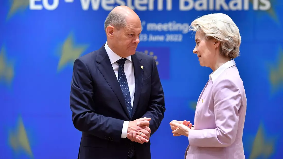 Sieht die EU-Staaten bei Militärhilfen in der Pflicht: Die EU-Außenbeauftragte Kaja Kallas.  - Bild: Geert Vanden Wijngaert/AP/dpa