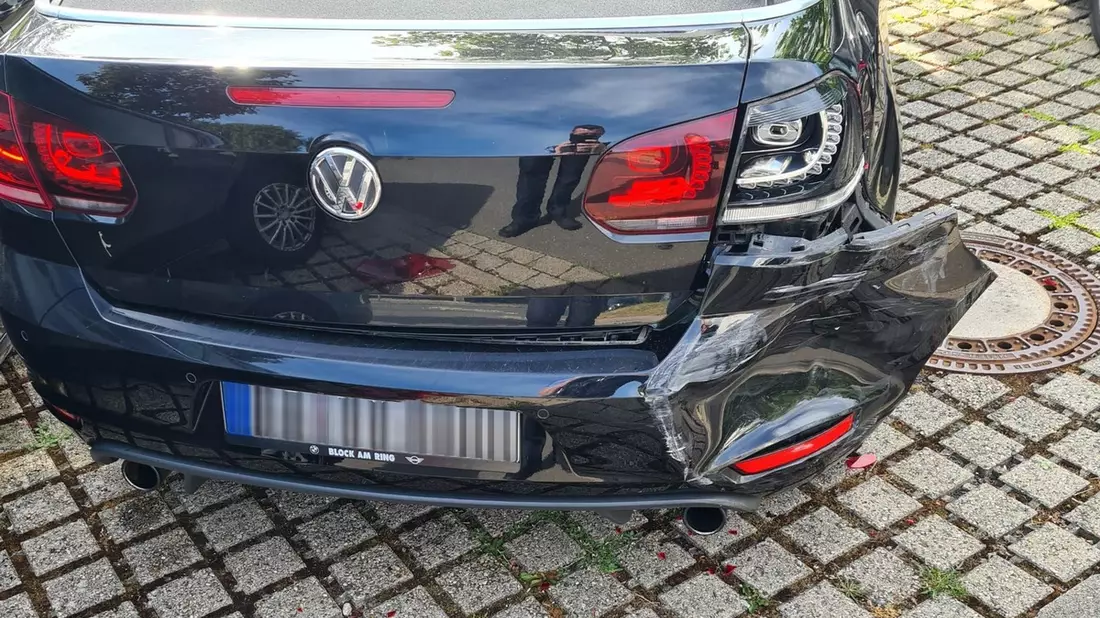 POL-KS: Beschädigter VW Golf bleibt im Feld stecken: Polizei erbittet Hinweise auf Unfallstelle im Bereich Schauenburg, Baunatal oder Edermünde - Bild: presseportal.de