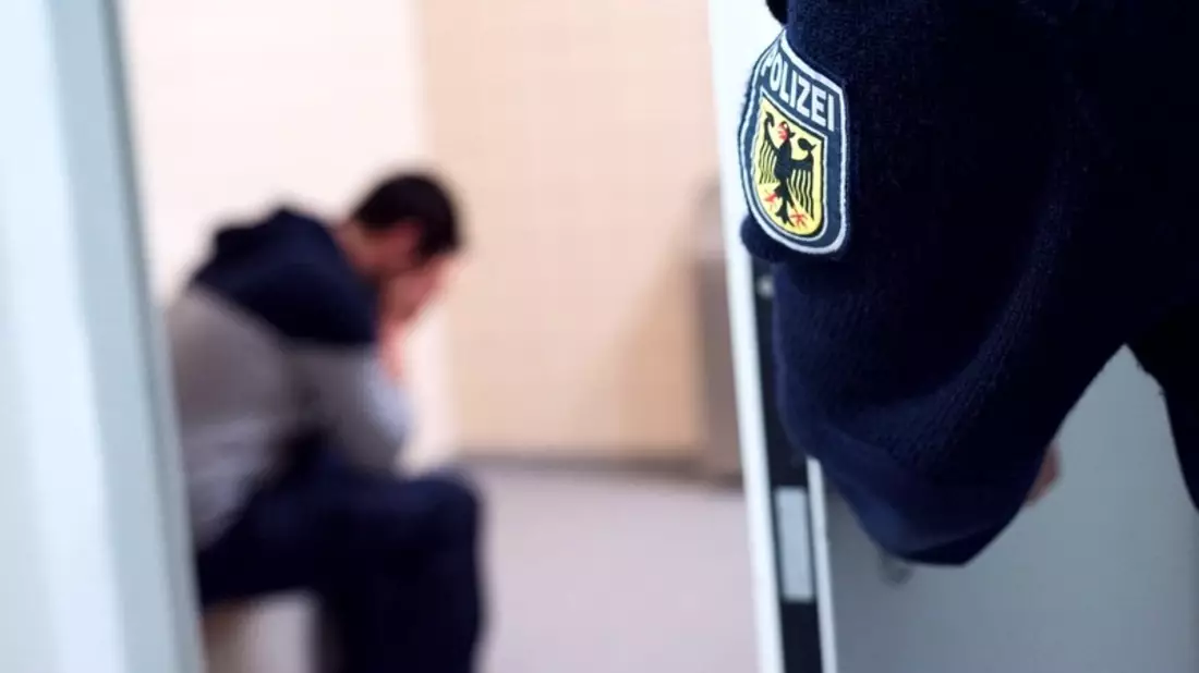 Bundespolizeidirektion München: Bernau statt Berlin / 32 Monate ins Gefängnis - Bundespolizei fasst gesuchten Libanesen - Bild: presseportal.de