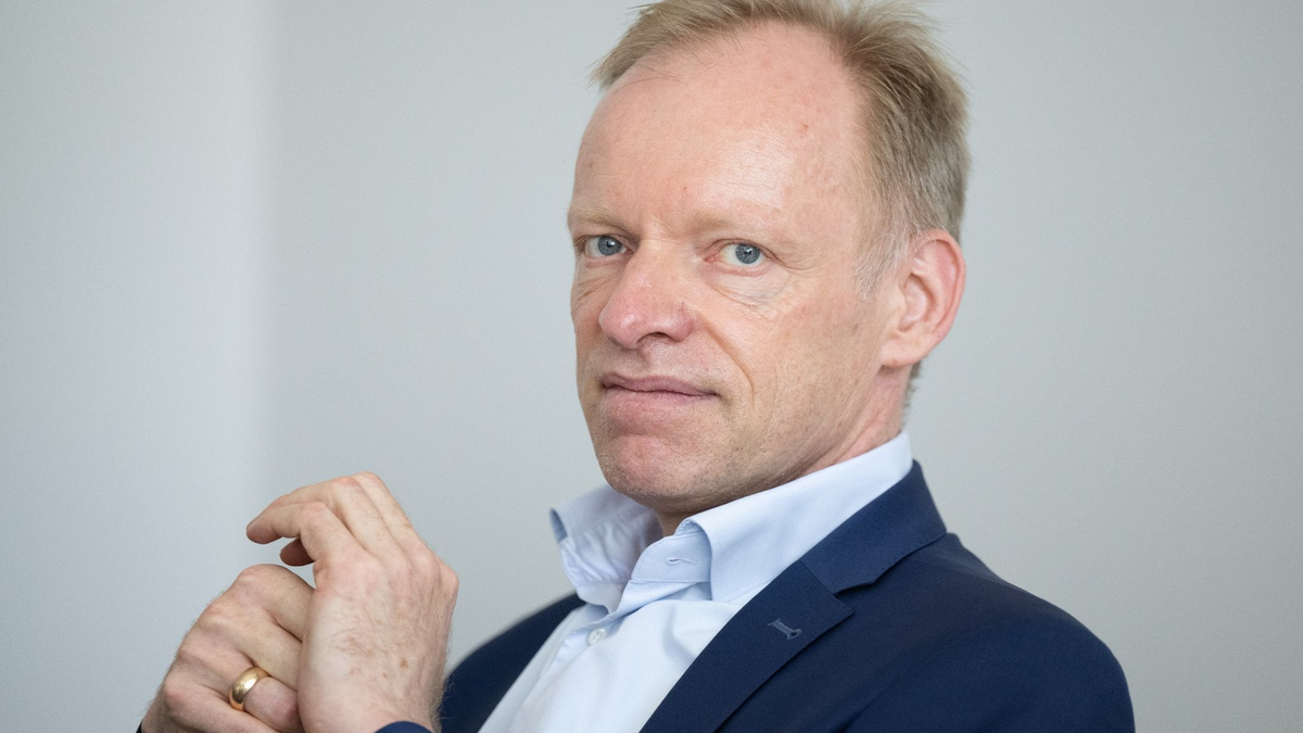 Clemens Fuest, Präsident des Ifo-Instituts, sagt, dass «die große Schrumpfung» bei den Arbeitskräften erst noch komme. - Foto: Sebastian Kahnert/dpa