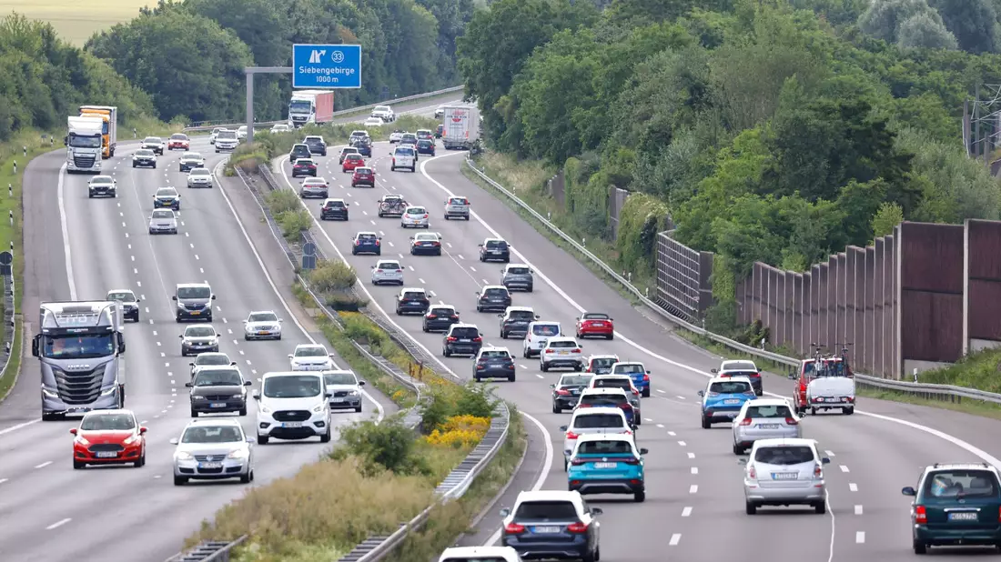 Ältere Autos sollen nach einem Vorschlag der EU-Kommission künftig jährlich inspiziert werden. (Archivbild)  - Bild: Thomas Banneyer/dpa