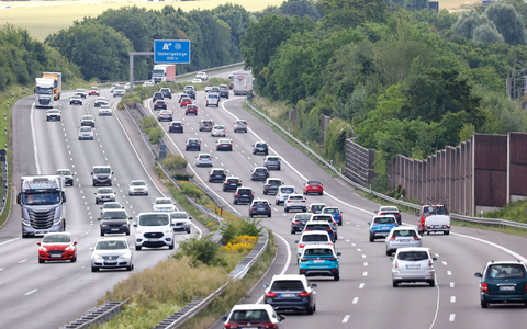 Ältere Autos sollen nach einem Vorschlag der EU-Kommission künftig jährlich inspiziert werden. (Archivbild)  - Foto: Thomas Banneyer/dpa