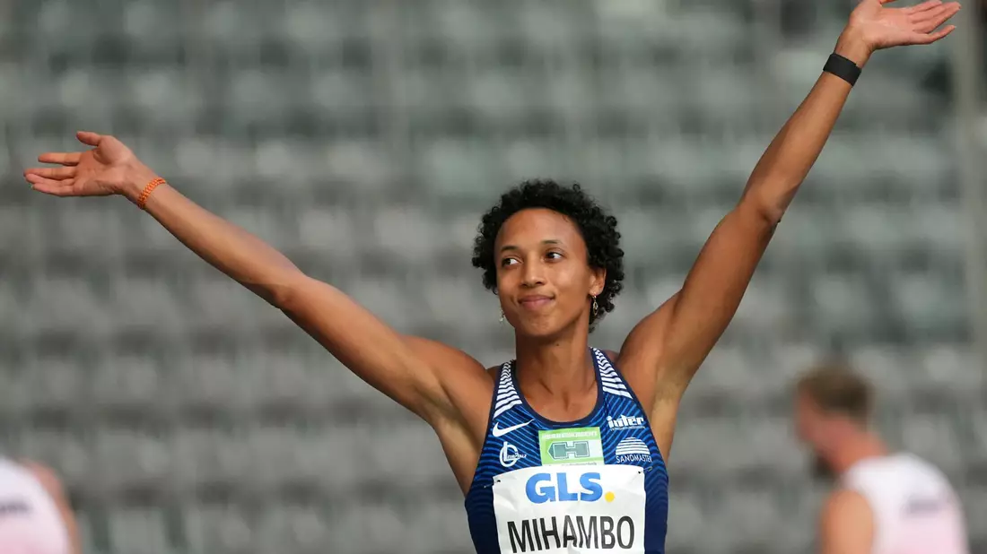 Spricht offen über das Thema Rassismus: Malaika Mihambo. - Bild: Soeren Stache/dpa