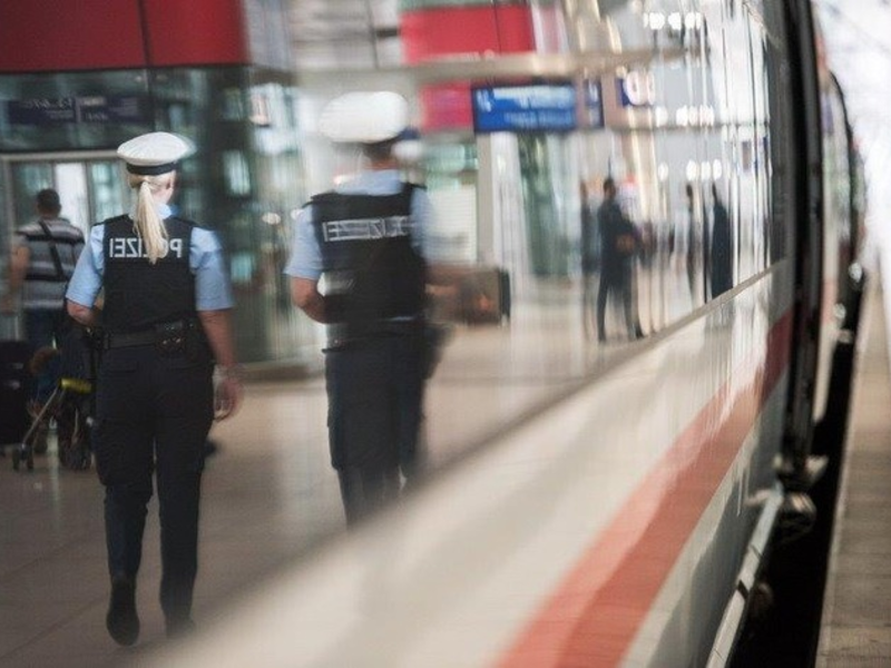 BPOL-KS: Aggressiver Reisender ohne Fahrschein bedroht Zugpersonal - Festnahme im ICE - Foto: presseportal.de