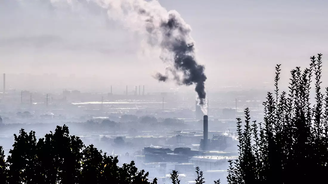 Fast 240.000 Todesfälle in der EU lassen sich auf Feinstaub zurückführen. (Illustration) - Bild: Philippe Desmazes/AFP/dpa