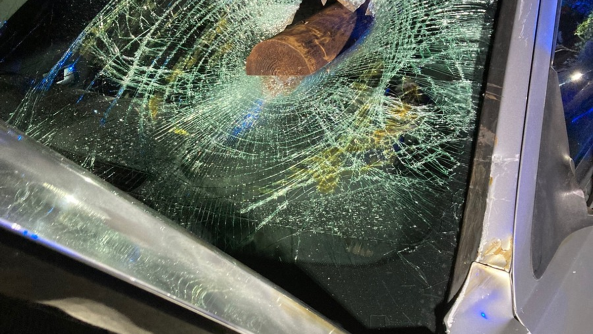 POL-RBK: Bergisch Gladbach - Pkw prallt vor Ampelmast - Foto: presseportal.de