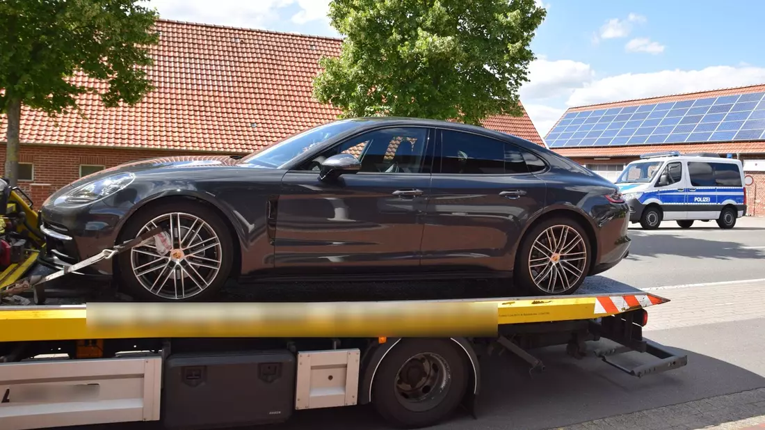 POL-BO: Abschlepper schleppt Abschlepper schleppt Auto ab - Fahrer (44) ist ohne gültige Fahrerlaubnis unterwegs - Bild: presseportal.de