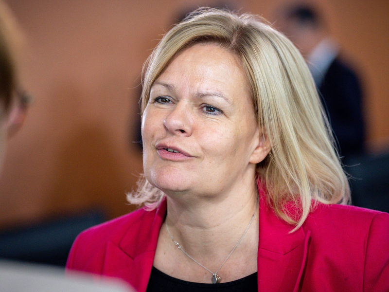 Bundesinnenministerin Nancy Faeser hat das Islamische Zentrum Hamburg verboten. (Archivbild) - Foto: Michael Kappeler/dpa