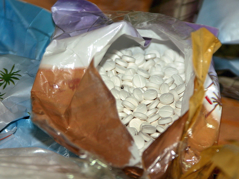 Eine Tüte mit beschlagnahmten Captagon-Tabletten. (Symbolbild) - Foto: Nabil Mounzer/EPA/dpa