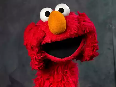 Das Monster Elmo ist beim Publikum sehr beliebt. (Archivbild) - Foto: Victoria Will/WILLV/AP/dpa