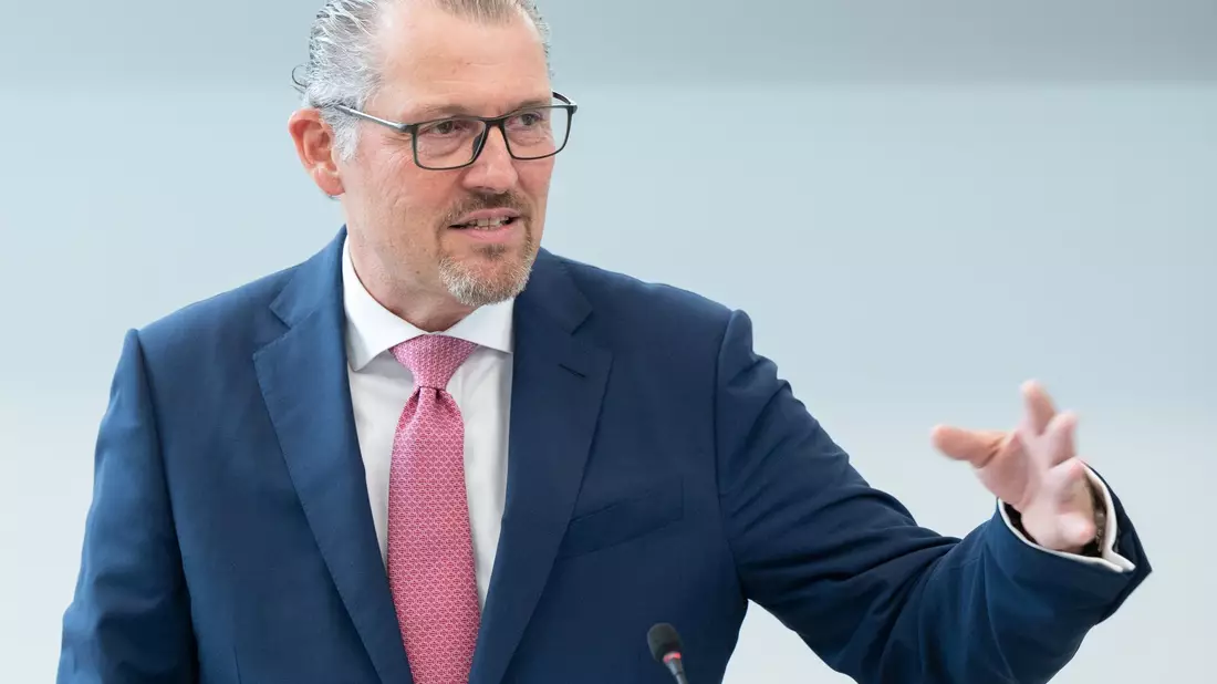 «Ein Teil der Ampel schlafwandelt durch die Krise», kritisiert Arbeitgeberpräsident Rainer Dulger. - Bild: Bernd Weißbrod/dpa