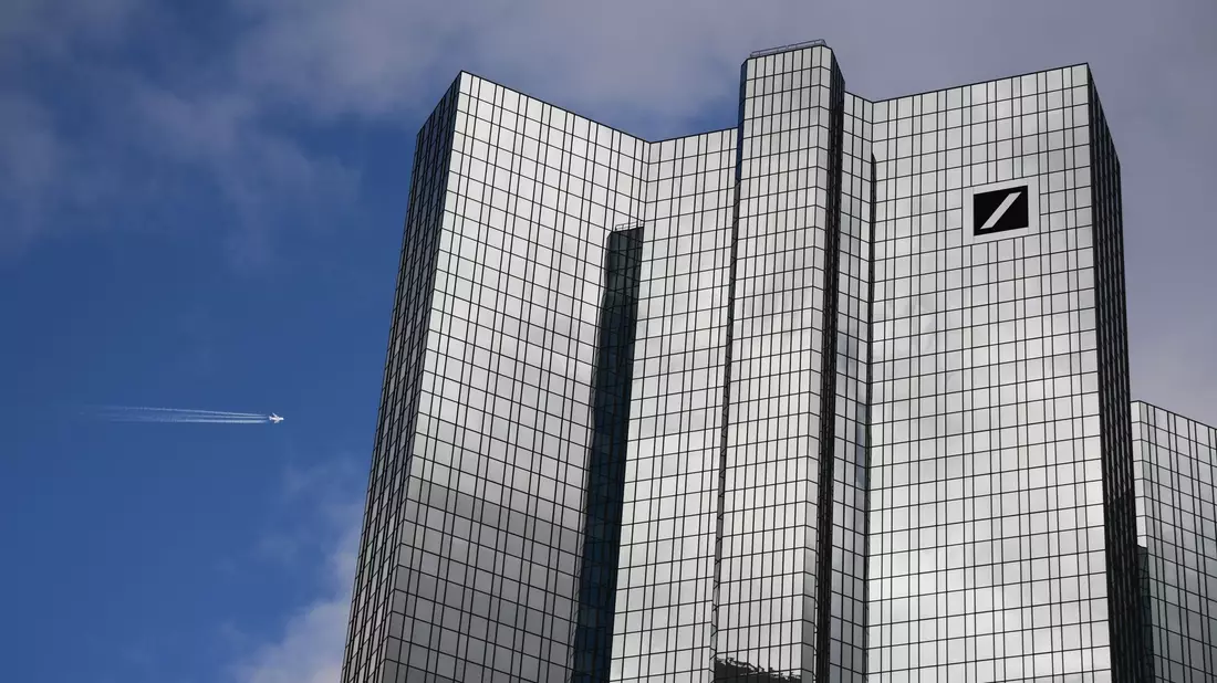 Im vergangenen Jahr musste die Deutsche Bank unter dem Strich einen Gewinnrückgang hinnehmen. - Bild: Arne Dedert/dpa