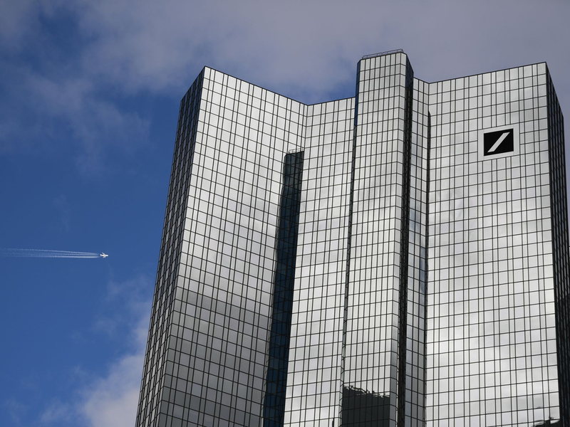 Die Deutsche Bank legt Zahlen für das zweite Quartal vor - hält die Gewinnserie? - Foto: Arne Dedert/dpa