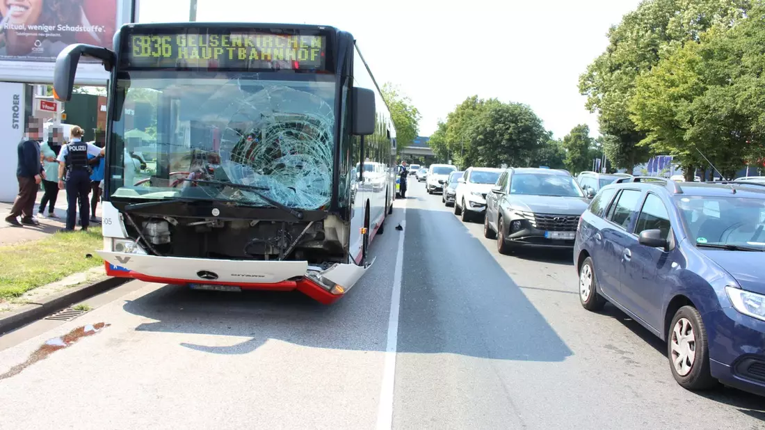 POL-GE: Flucht vor Verkehrskontrolle endet vor Stein - Bild: presseportal.de