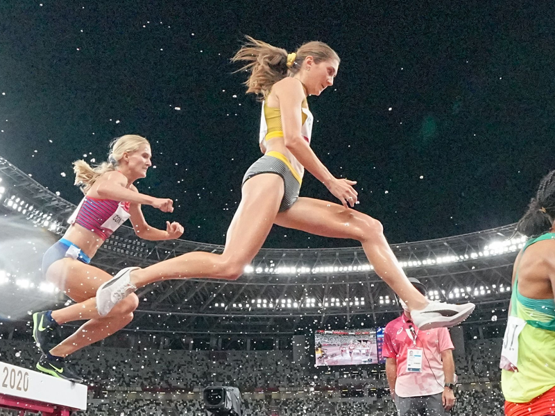 Gesa Krause freut sich über EM-Silber über 3000 Meter Hindernis. - Foto: Michael Kappeler/dpa