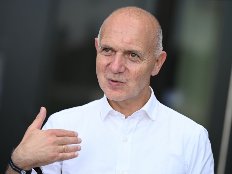 Bernd Neuendorf wird das EM-Auftaktspiel der DHB-Auswahl gegen die Schweiz live vor Ort verfolgen. - Foto: Arne Dedert/dpa