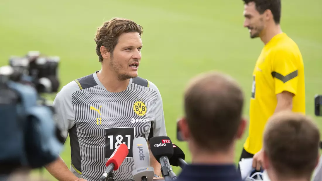 Dortmunds Trainer Edin Terzic glaubt weiter an die Chance auf ein Weiterkommen in der Champions League. - Bild: Bernd Thissen/dpa