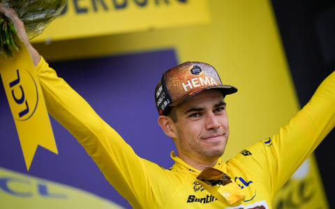 Wout Van Aert ist nach einem Massensturz operiert worden. - Foto: Thibault Camus/AP/dpa