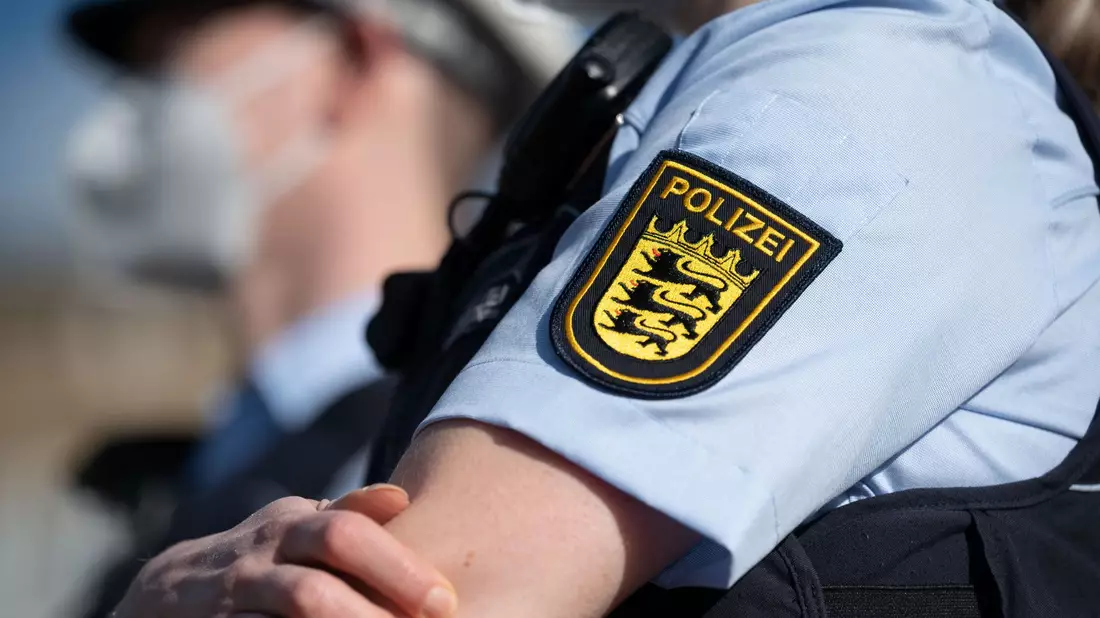 Ein 21-Jähriger flüchtete mit einem gestohlenem Auto und verletzte dabei sieben Menschen. - Bild: Marijan Murat/dpa