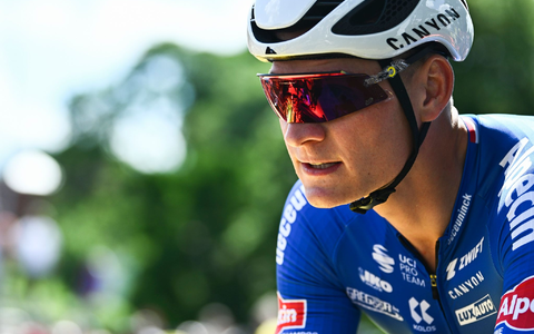 Mathieu van der Poel gewann nach der Flandern-Rundfahrt auch Paris-Roubaix. - Foto: Jasper Jacobs/BELGA/dpa