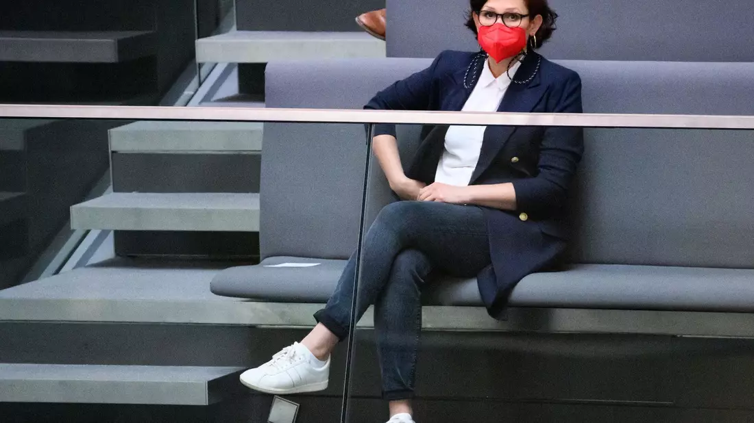 Die unabhängige Antidiskriminierungsbeauftragte Ferda Ataman äußert sich zu ihrem Gleichbehandlungsplan. - Bild: Bernd von Jutrczenka/dpa
