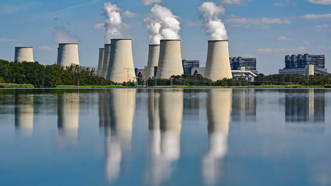 Im Braunkohlekraftwerk Jänschwalde wurden zwei Blöcke sicherheitshalber vom Netz genommen (Archivbild). - Bild: Patrick Pleul/dpa