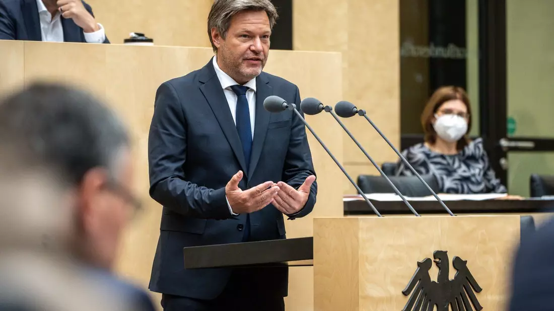Blick in den Plenarsaal während der Sitzung im Bundesrat. - Bild: Michael Kappeler/dpa