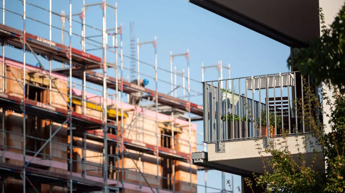Das Tal der Krise im Wohnungsbau ist nach Angaben der Branche erreicht. (Archivbild) - Bild: Sebastian Gollnow/dpa