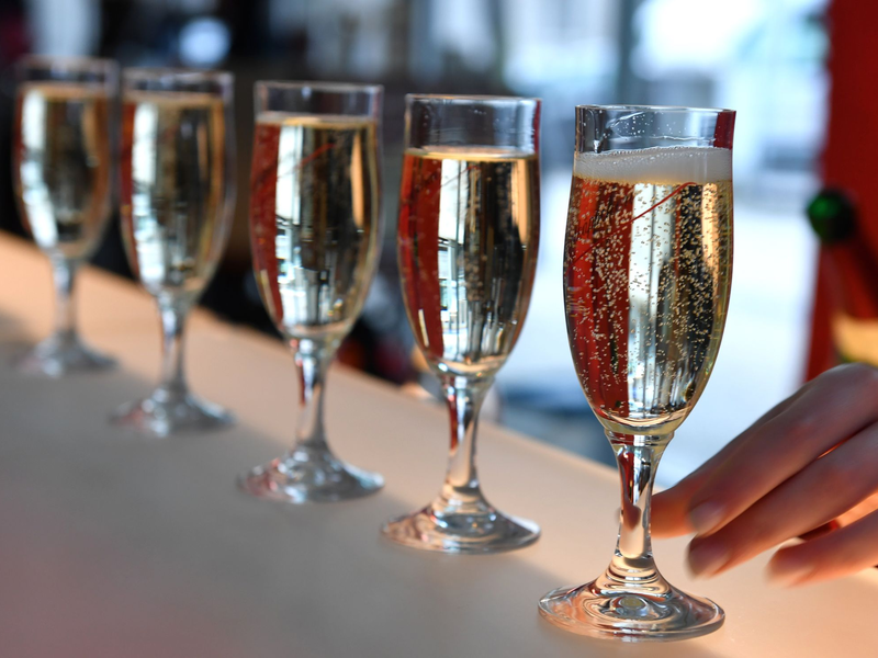 Der Umgang mit Alkohol ist in Deutschland zu lax, sagt der Drogen- und Suchtbeauftragte der Bundesregierung. - Foto: Jens Kalaene/dpa-Zentralbild/dpa