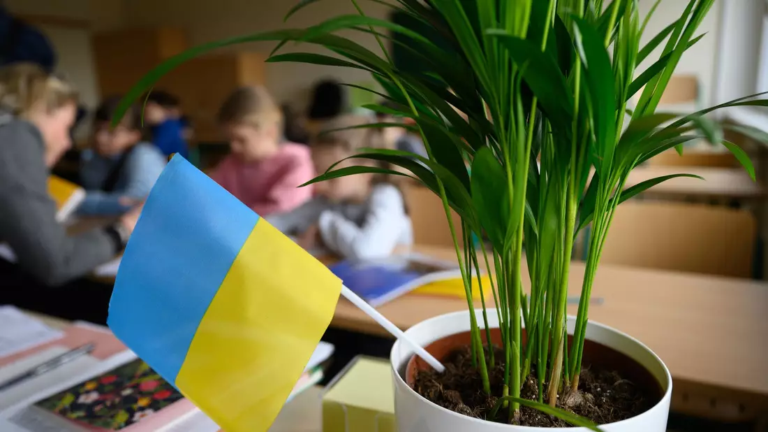 Laut EU-Kommission sind seit Beginn des russischen Angriffskrieges über 4,3 Millionen Menschen aus der Ukraine in die EU geflohen. (Archivbild) - Bild: Robert Michael/dpa