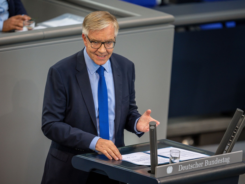 Anfragen im Bundestag sind nach Dietmar Bartschs Worten «eines der wirksamsten Mittel der Oppositionsarbeit». - Foto: Michael Kappeler/dpa