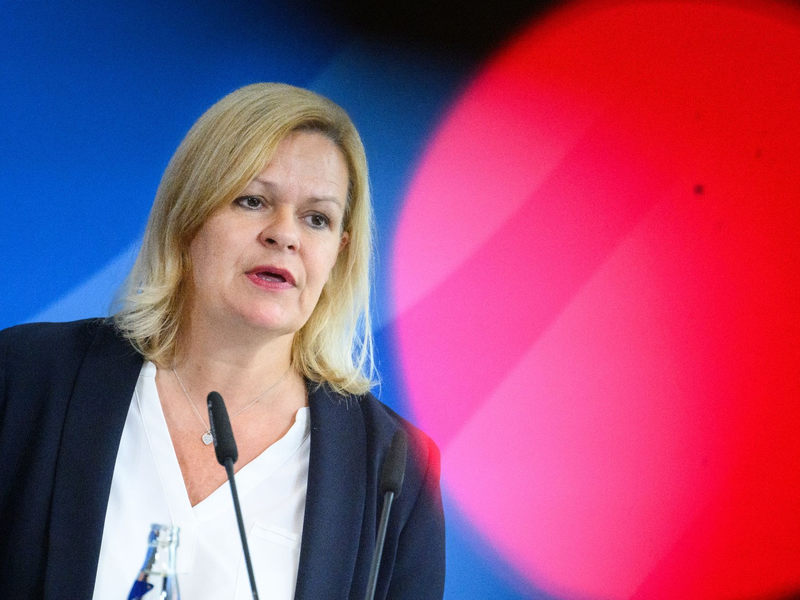 Bei der Steuerung der Asylzuwanderung gibt es nicht die eine Patentlösung, sagt Bundesinnenministerin Nancy Faeser. - Foto: Bernd von Jutrczenka/dpa