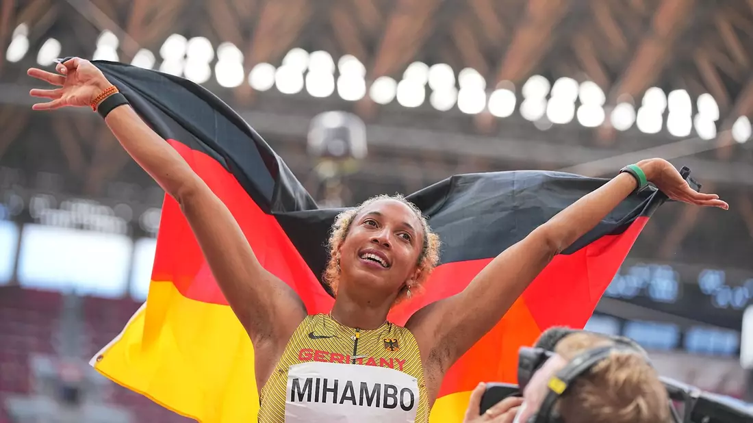 Malaika Mihambo wurde im Weitsprung bei der Team-EM Zweite. - Bild: Michael Kappeler/dpa