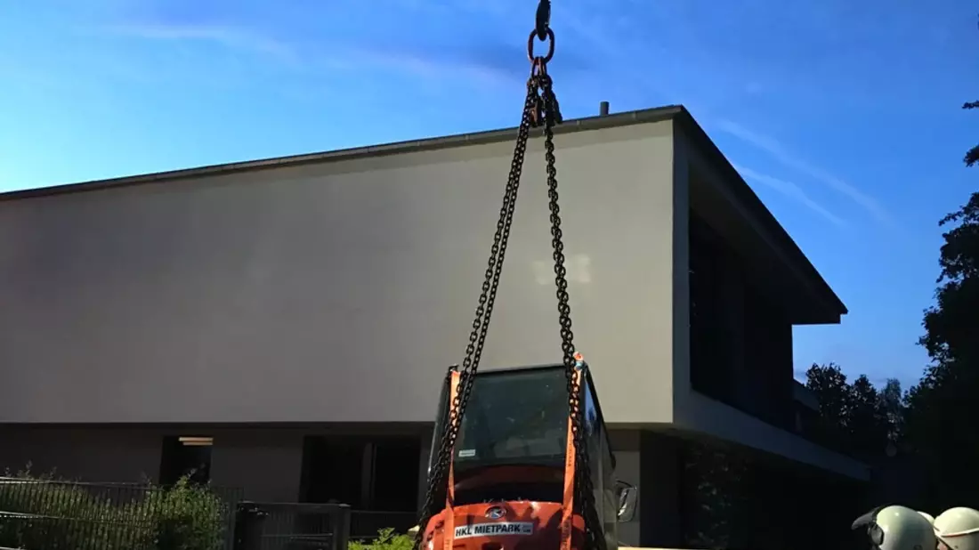 FW-MH: Brennender LKW auf der BAB40 in Höhe der Abfahrt Mülheim-Heißen - Bild: presseportal.de