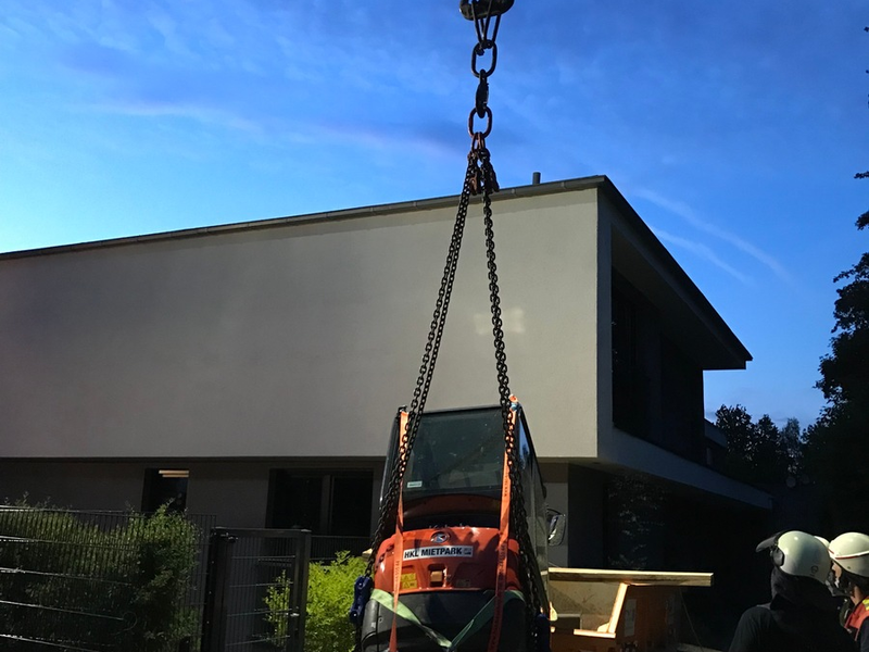 FW-MH: Brennender LKW auf der BAB40 in Höhe der Abfahrt Mülheim-Heißen - Foto: presseportal.de