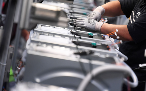 Waschmaschinen werden hergestellt. - Foto: Ralf Hirschberger/dpa-Zentralbild/dpa