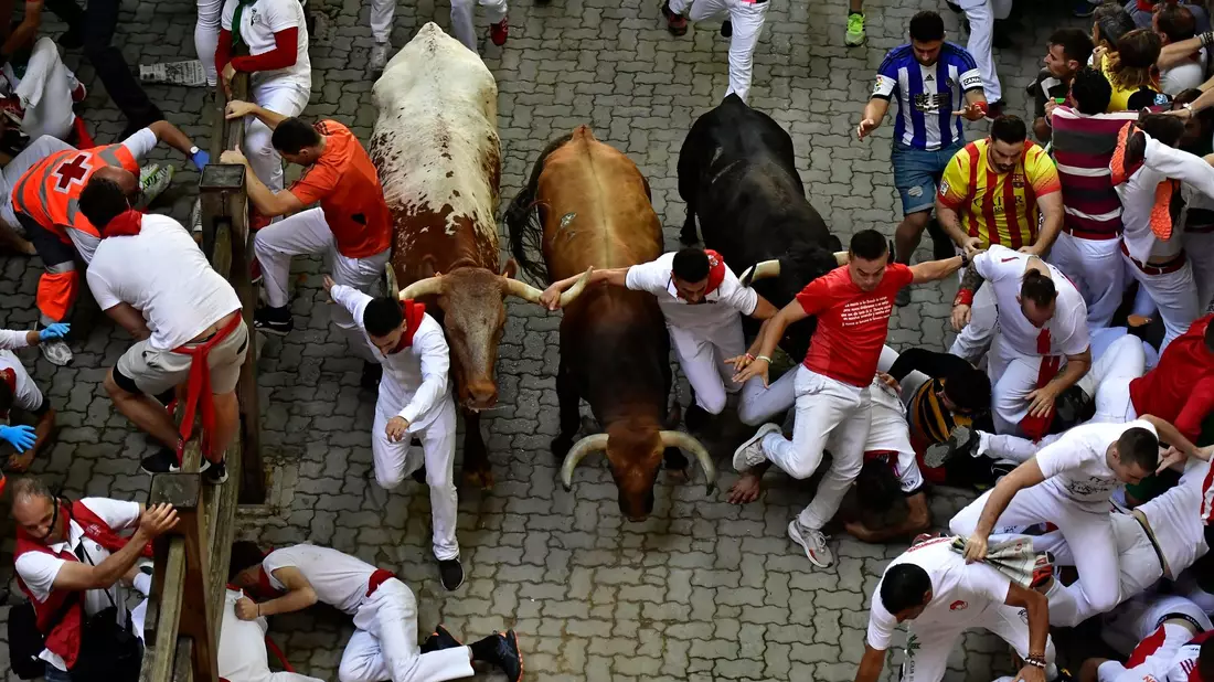 El Chupinazo heißt der Startschuss zum jährlichen Sanfermines-Fest in Pamplona. - Bild: Alvaro Barrientos/AP/dpa