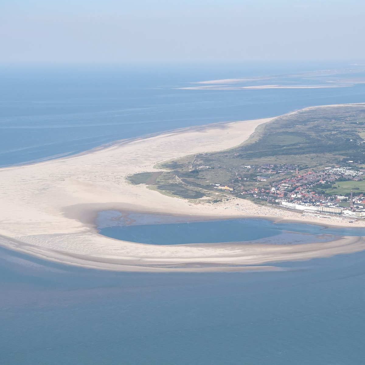 Borkum will sich mit Juist weiter mit rechtlichen Mitteln gegen das Energieprojekt wehren. - Foto: Sina Schuldt/dpa