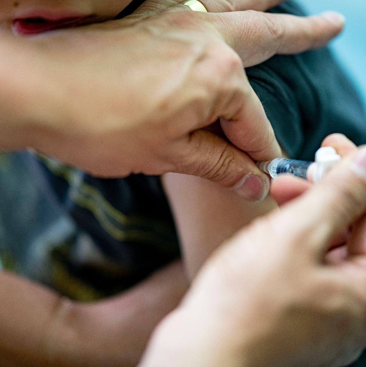 Impfungen können gleich mehrere Risiken vermindern. (Illustration) - Foto: Fabian Sommer/dpa